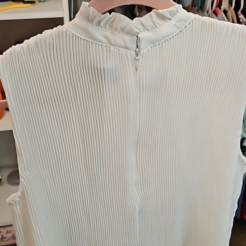 NWT Clico's Black Label pleated sleeveless dressy Top - Picture 6 of 8